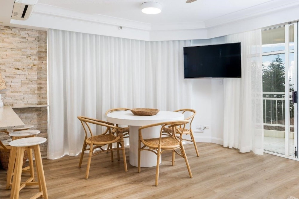 Ocean View Coastal Haven in Burleigh
