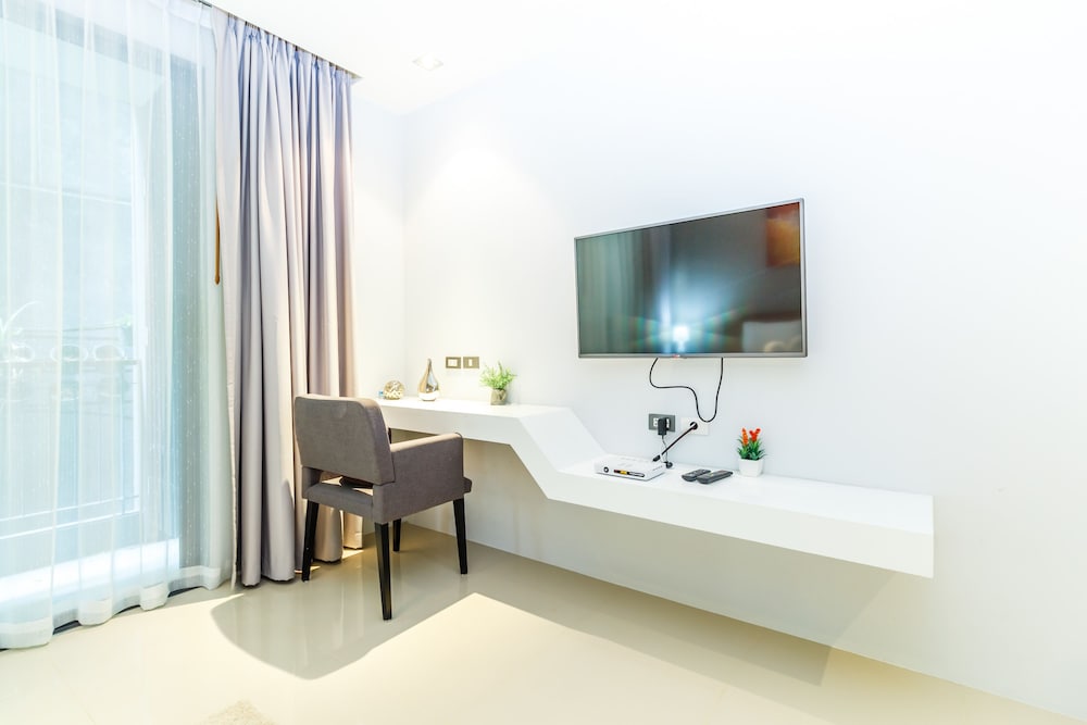 Emerald Terrace by Lofty