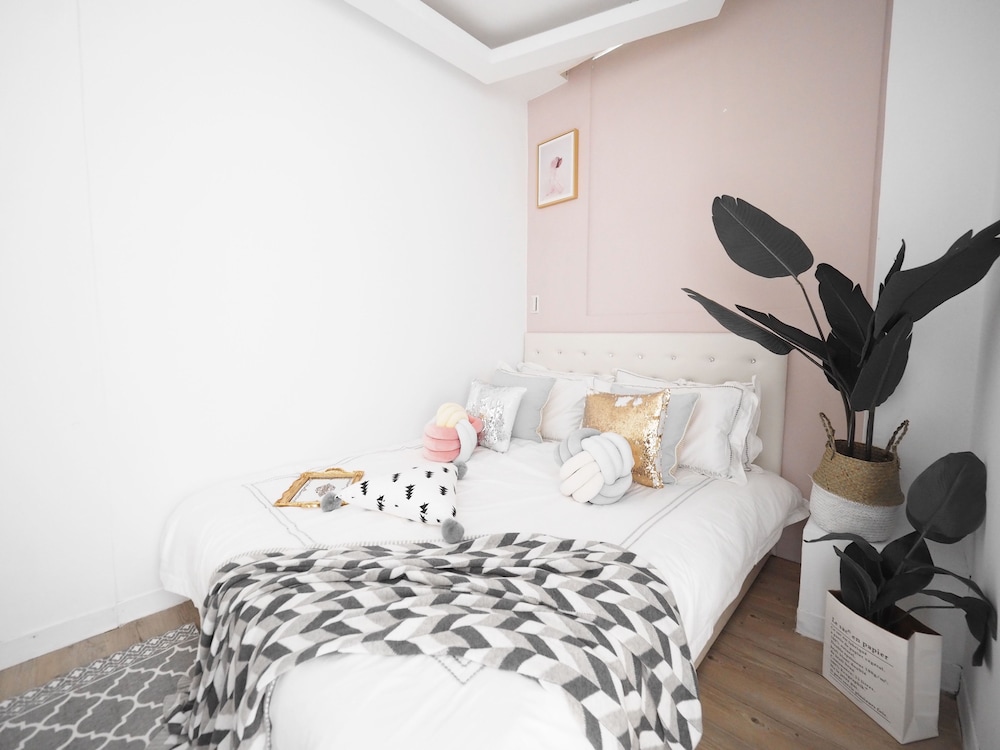 Guesthouse in Taipei near Ximen Metro Station