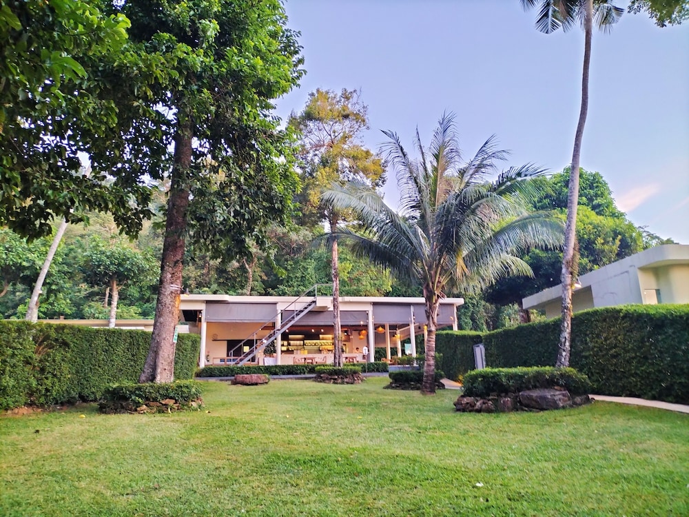 Nest Sense Resort