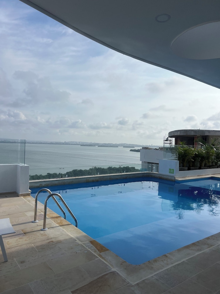 Oceani Towers 1006