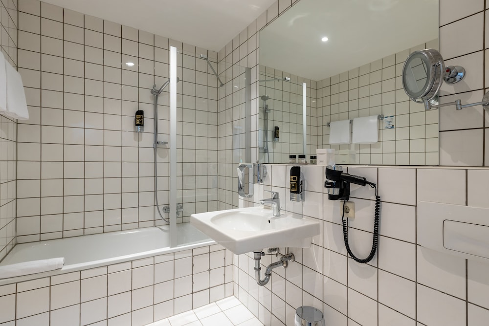 Frankfurt Vacations - Trip Inn Messe Westend - Property Image 28