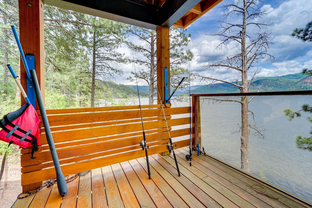 Bayfield Waterfront Cabin: Game Room & Lake Views! view 4