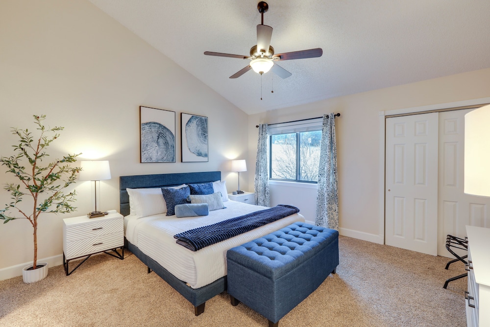 Cozy Flagstaff Condo in Country Club Community!