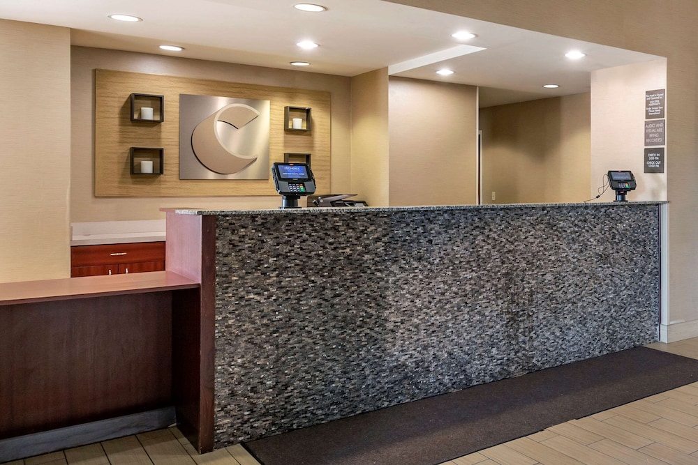 Detroit Vacations - Comfort Inn Detroit/Warren Sterling Heights - Property Image 2