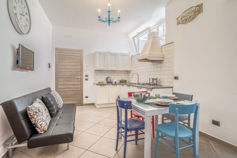 Two Bedrooms Apt In Sorrento Center With Terrace