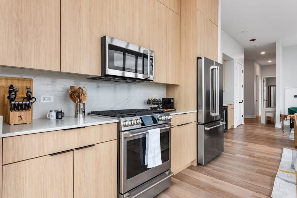 Skyline Penthouse Duo 6 Bedrooms for Large Groups