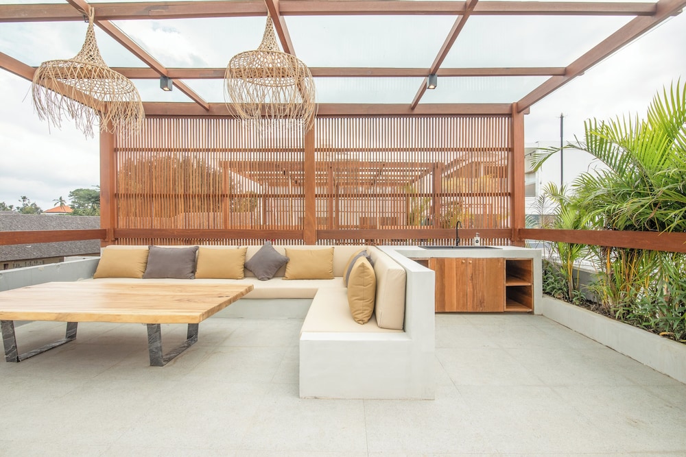 Robyn s Villa New Modern 4 BR Villa Canggu