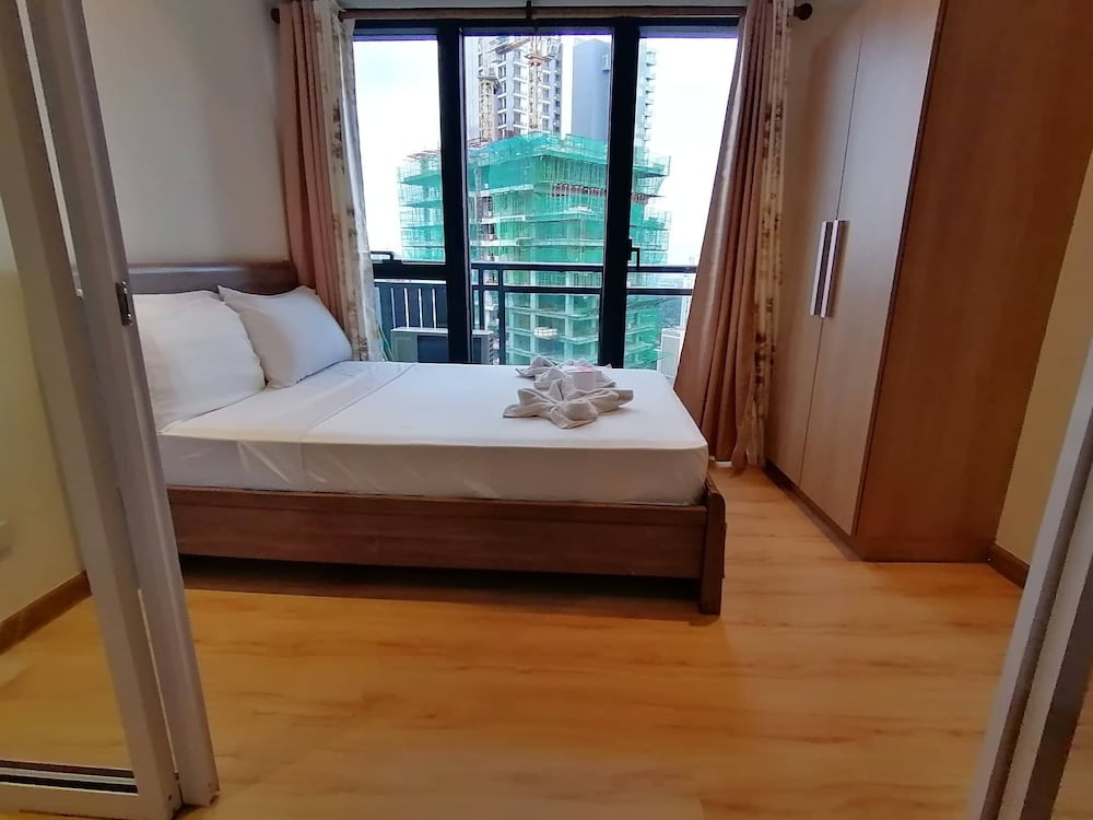 Happy Suites at Knightsbridge Res Makati view 5