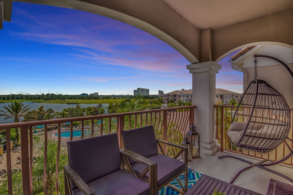 Condo w/ Prime View of Lake, Pool & Fireworks!