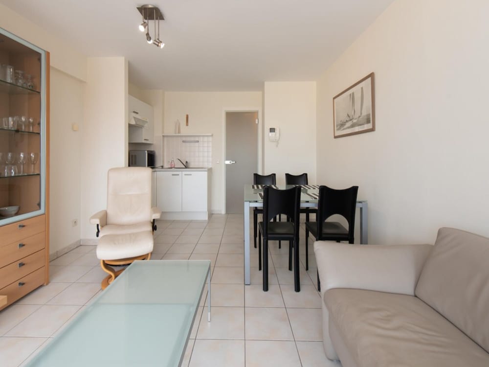 Apartment With Terrace and sea View in Mariakerke