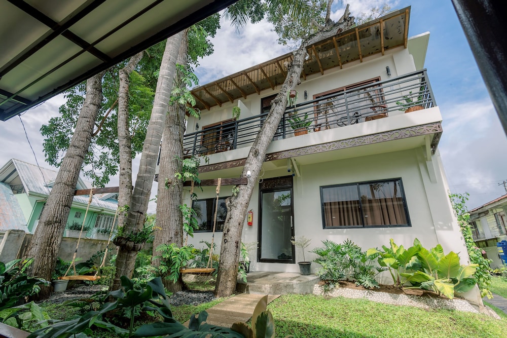 LOBOC RIVERSIDE INN and RESTAURANT