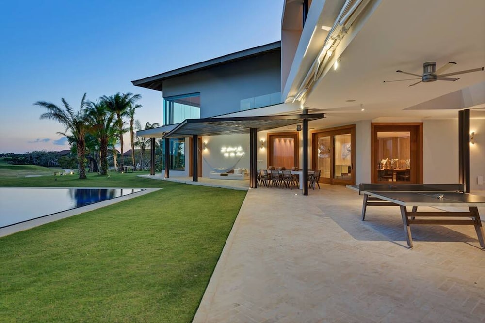 Modern 7BR Villa w Stunning Views of Golf Course view 5