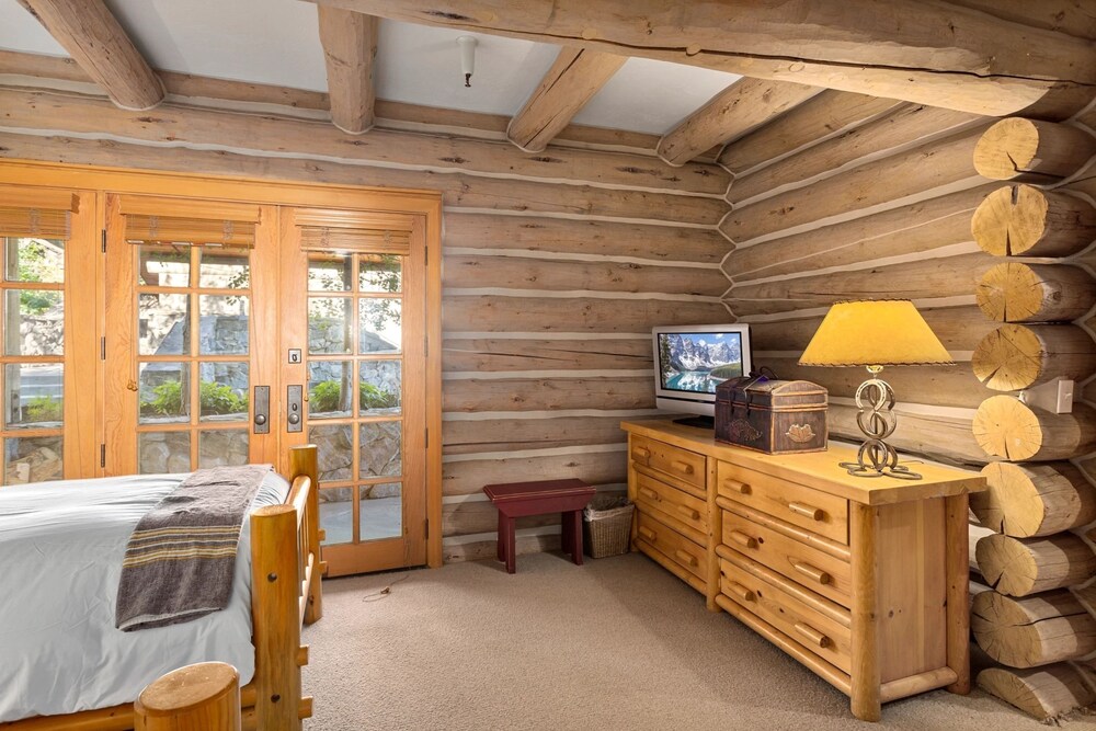 Pine Inn at Trail's End Lodge - Three Bedroom Residence with Spa #1 3 Condo