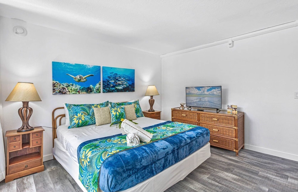Mahana 209 2 Bedroom Condo 2 Condo by RedAwning view 5