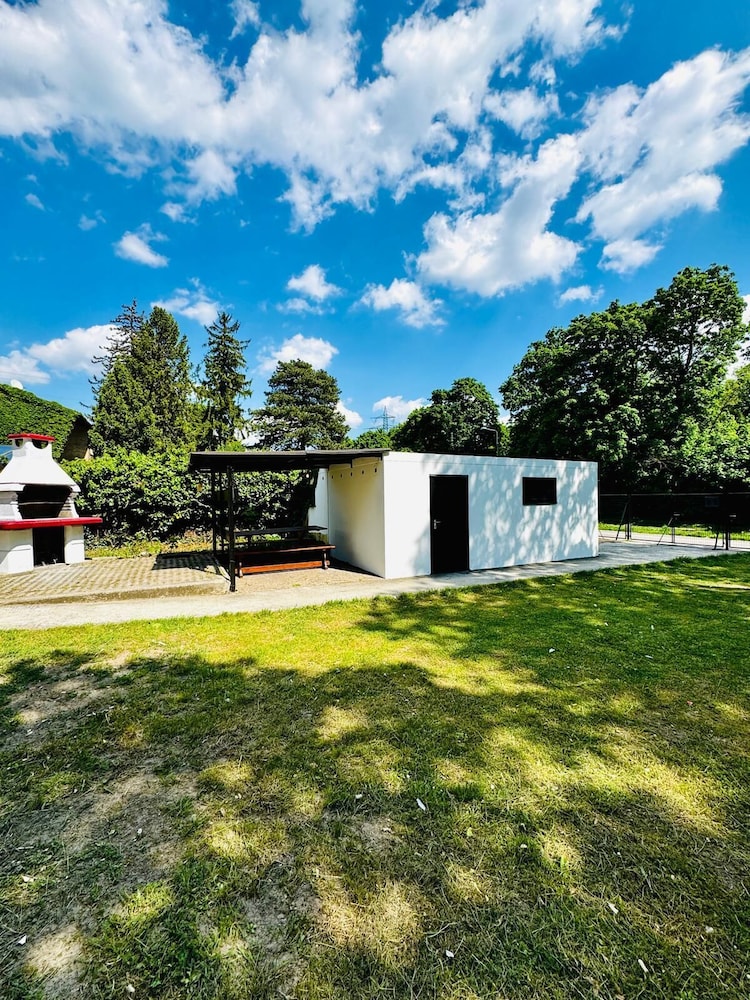 Cozy Garden Villa near Danube For 16P
