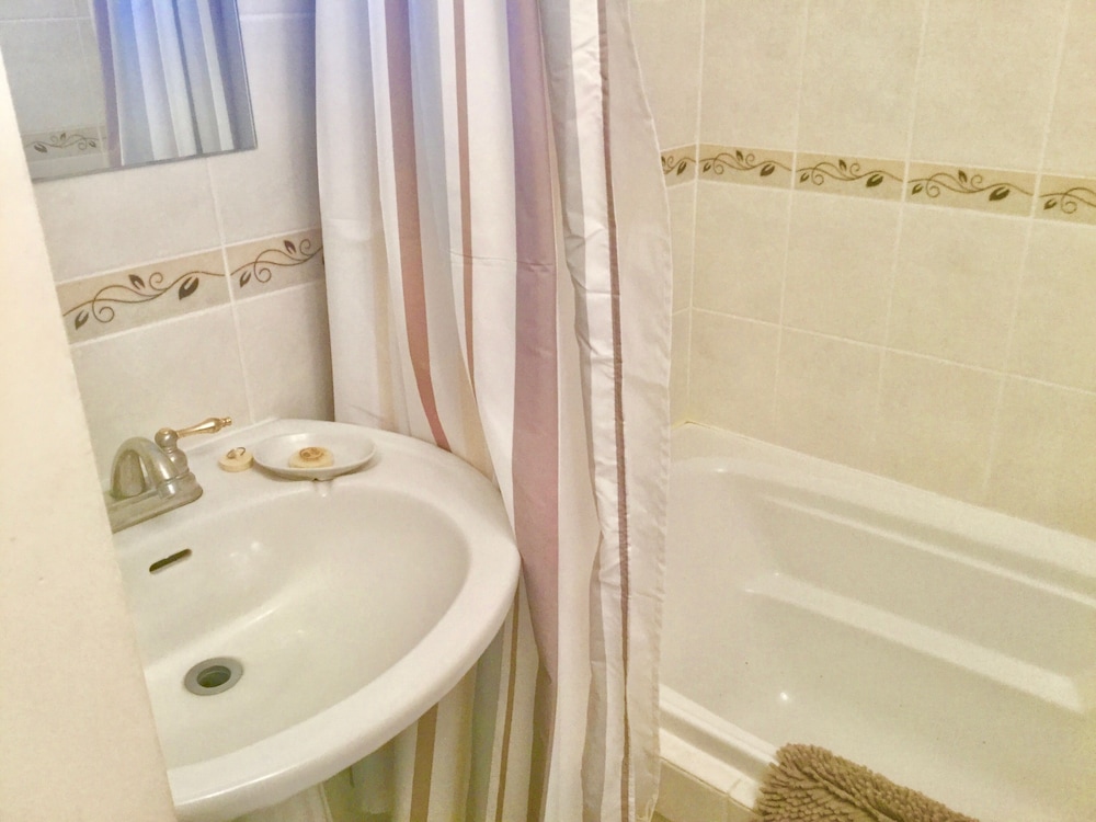 Burleys Gardens and Suite