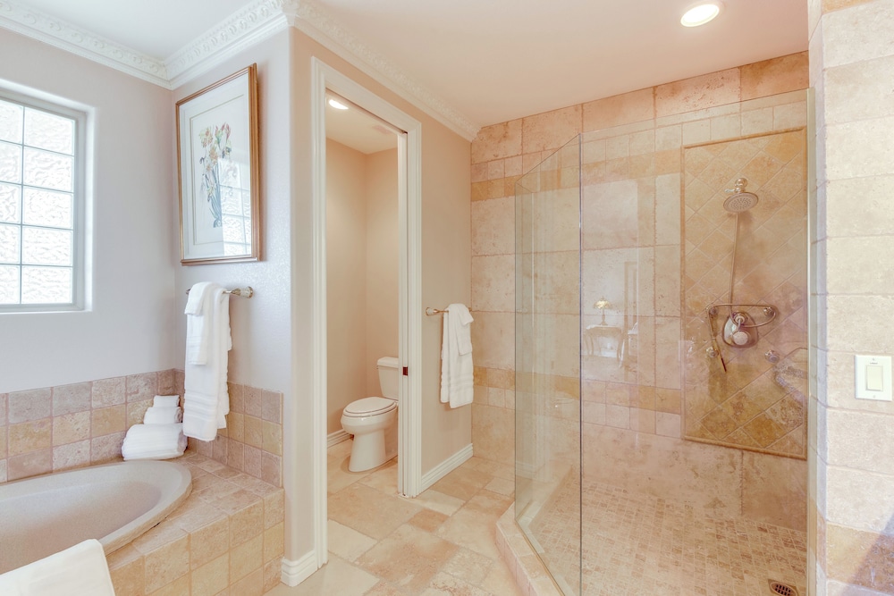 Spacious Luxe Home w/ Lake Access in Fort Mohave!