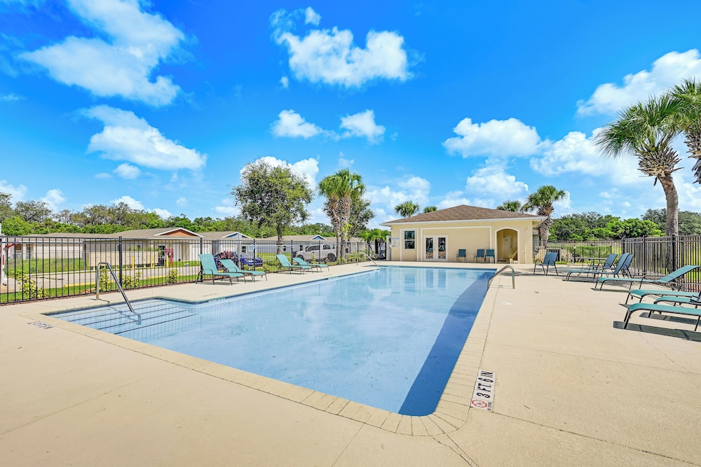 Pet-friendly Gem w/ Yard & Pool Access in Sebring
