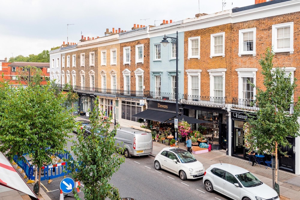 Charming Pimlico Home Close to the River Thames by Underthedoormat
