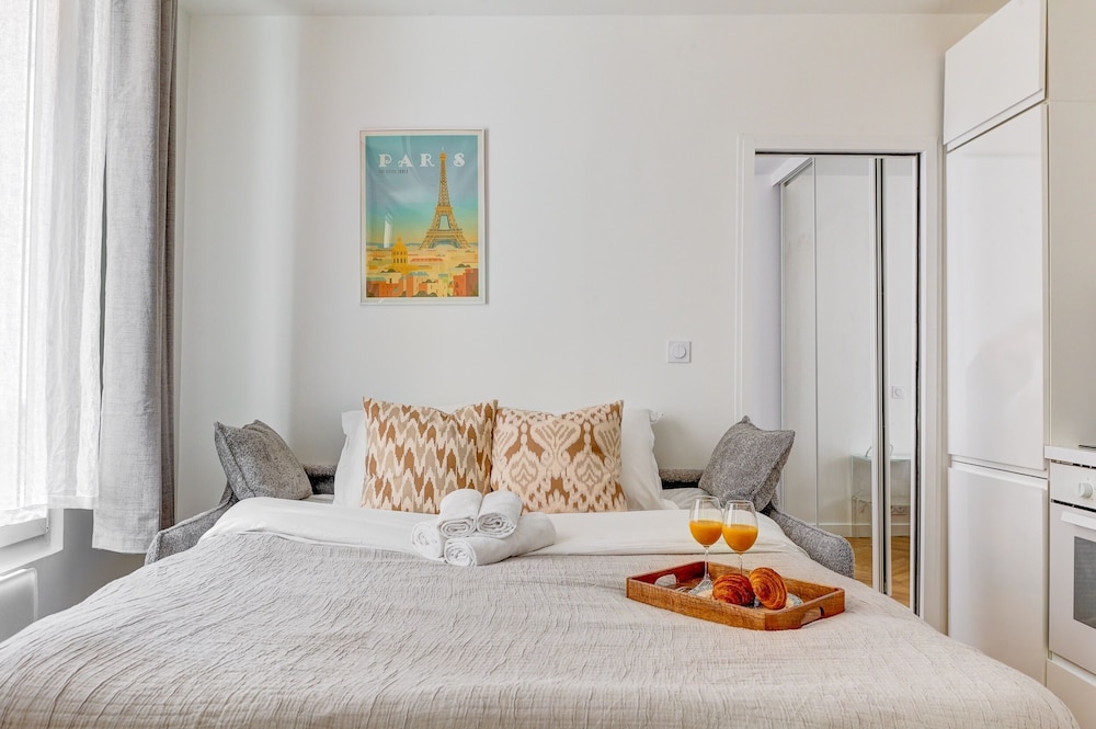 Bright 1BR Near Seine & Eiffel Tower