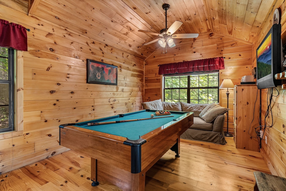 Caught Ya Peek'n 1 Bedroom Cabin by RedAwning