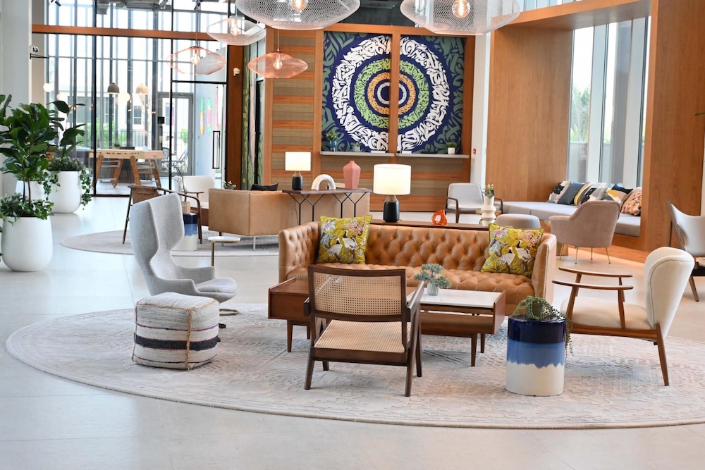 Modern Boho 1BR Sleeps4 Balcony Pool Gym Dxbhills