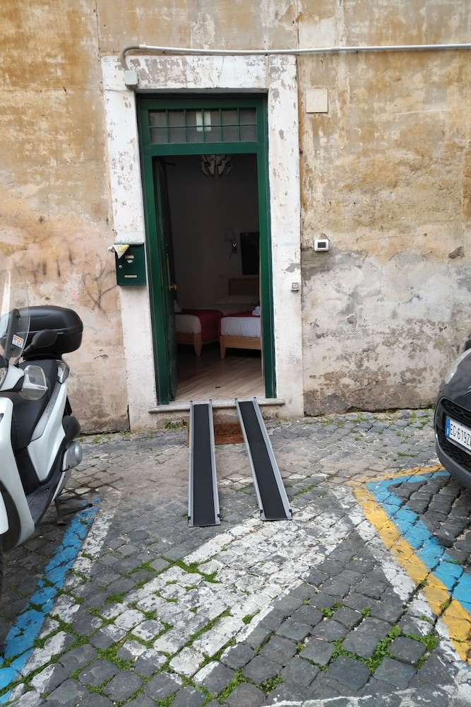Flatinrome Trastevere Deluxe Rooms