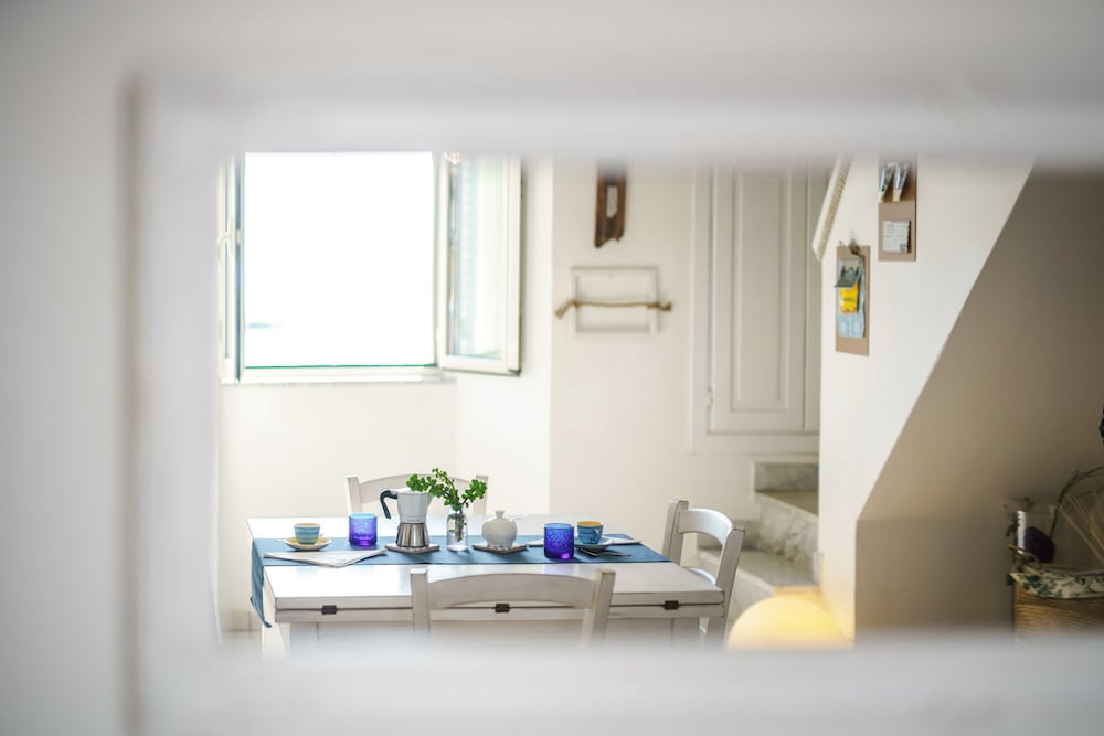 Corricella Sea Window en Procida — dining