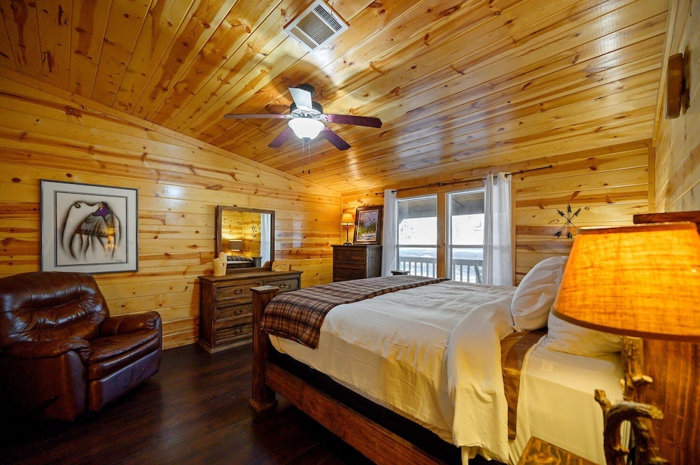 Outlaw Rose Cabin for 8!