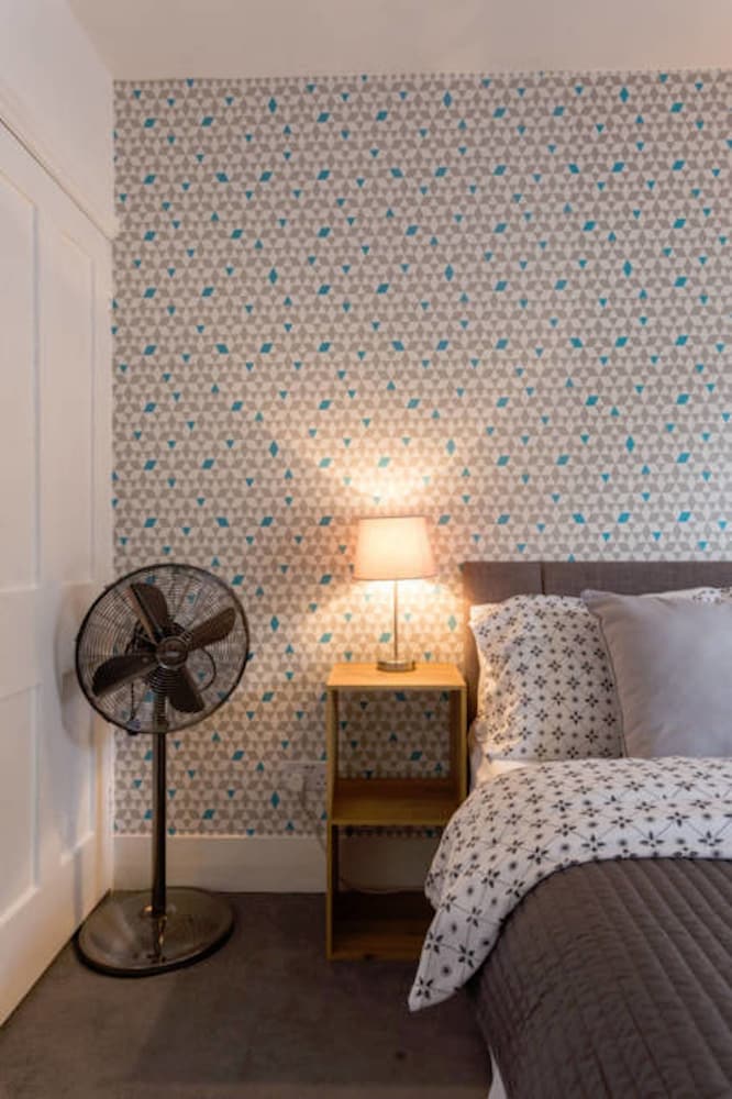 Ashton House, Luton - inhabit short stays