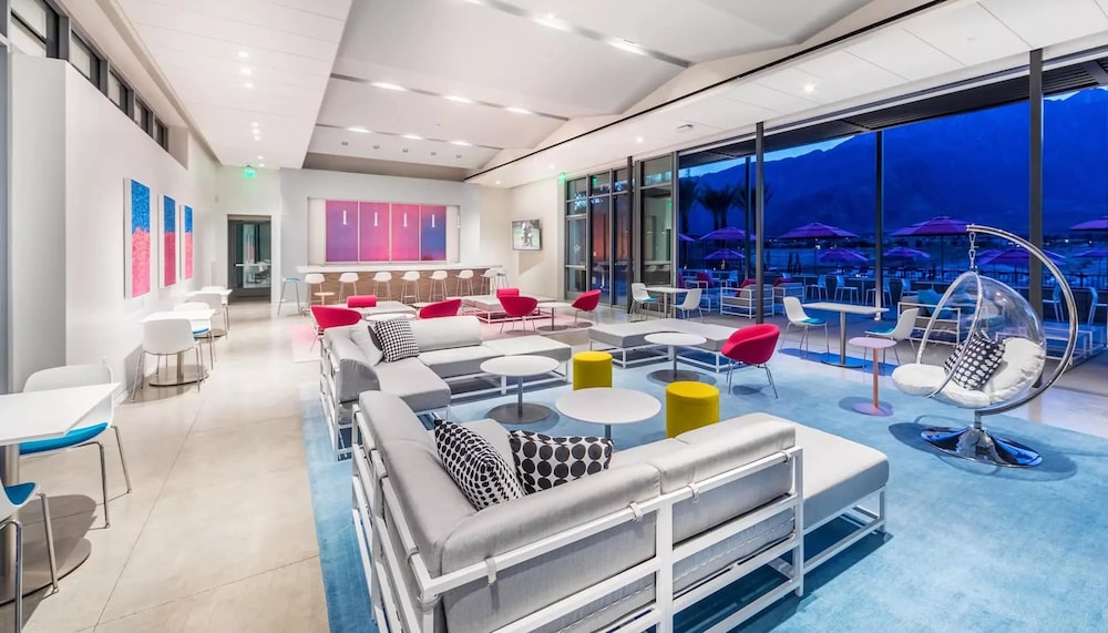 Modern Miralon - Sophisticated Retreat for Up To 5 w/ Resort Amenities