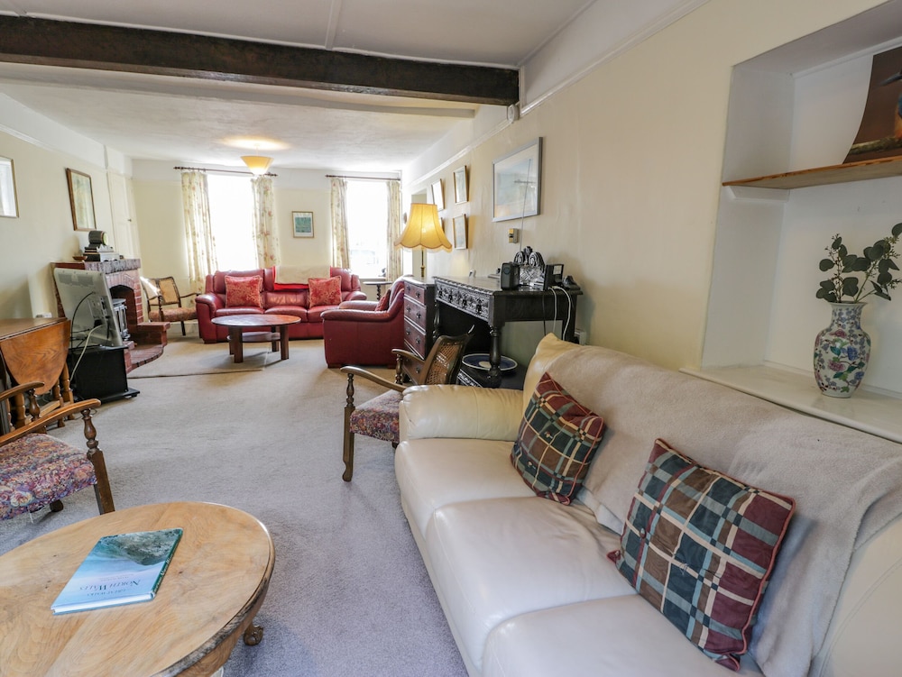 6 Glyn Terrace