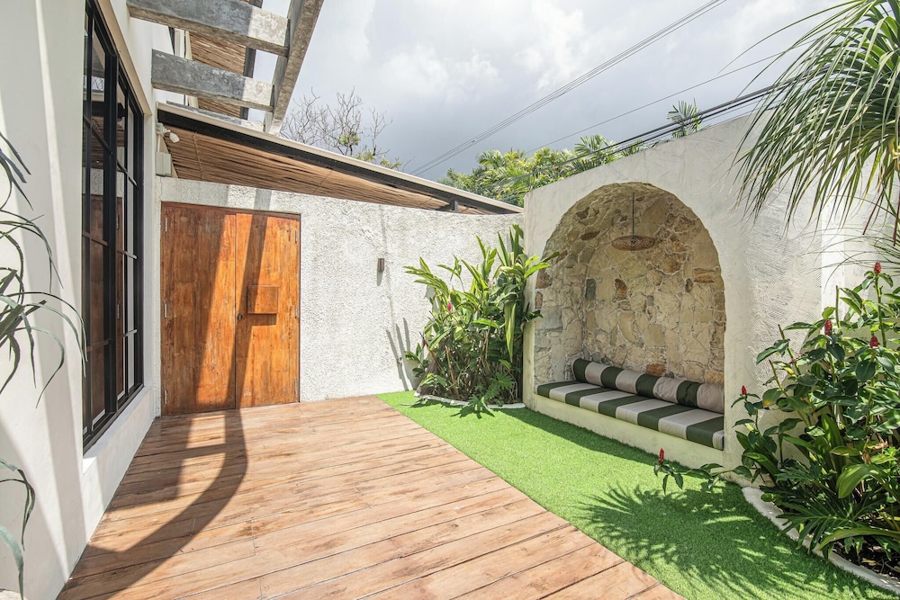 Chic 4-br Villa in Central Seminyak, Beach 5 Mins