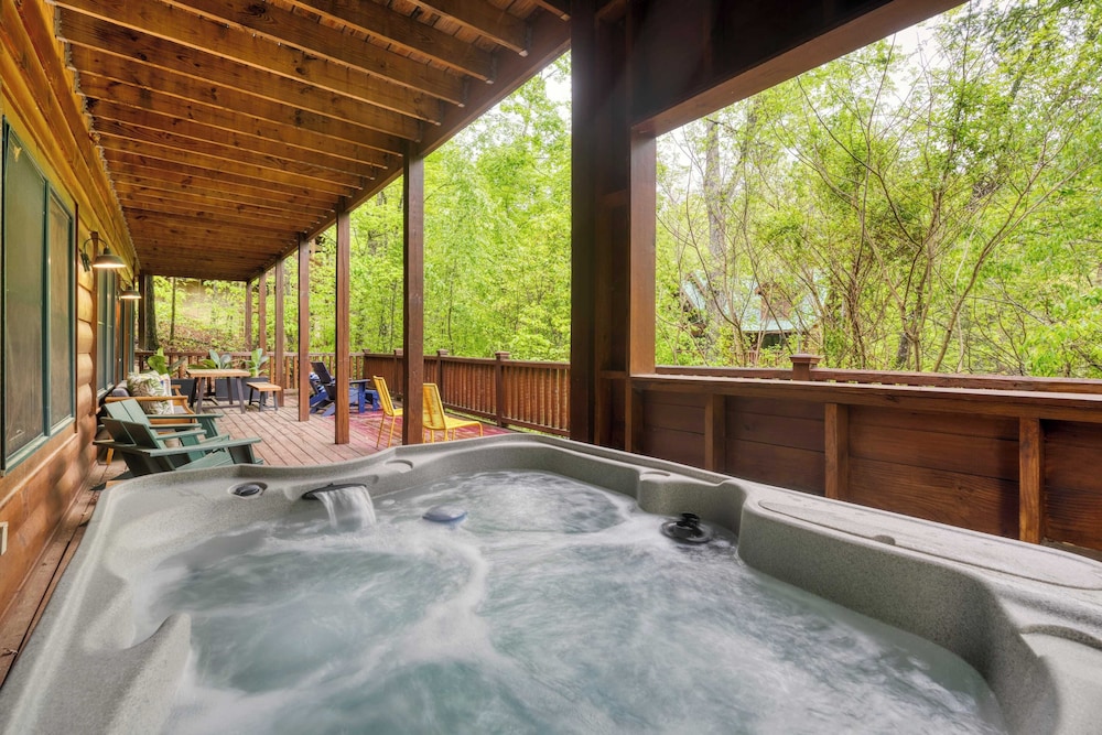 Yesteryear by Avantstay Hot Tub, 360 Deck Views and Game Room Easy Access