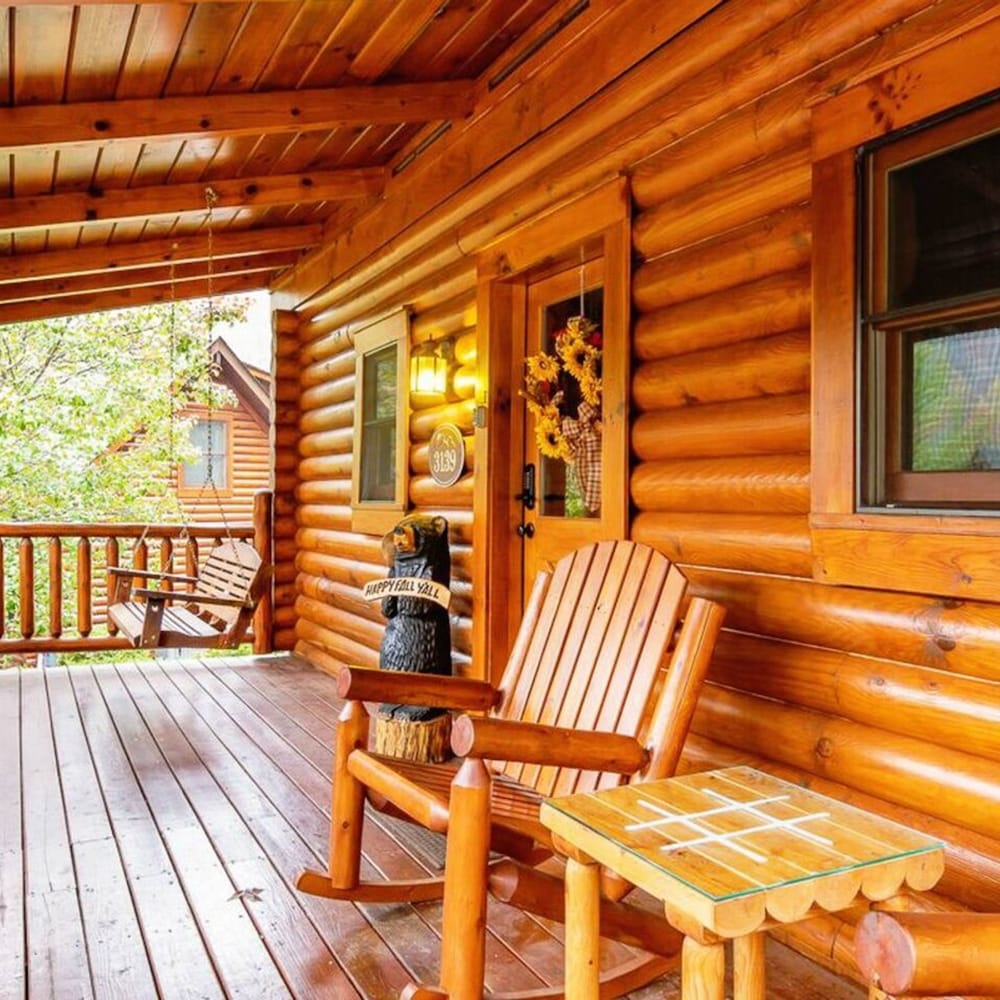 Cozy Upscale Cabin w Fireplace Hot Tub
