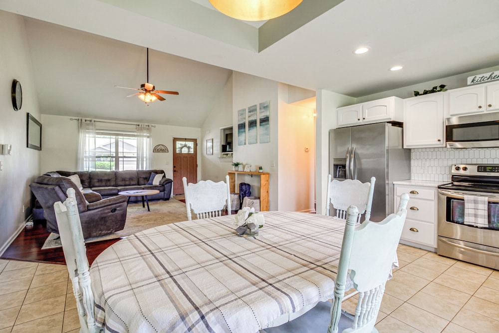 13 Mi to Chattanooga: Family Home w/ Backyard!