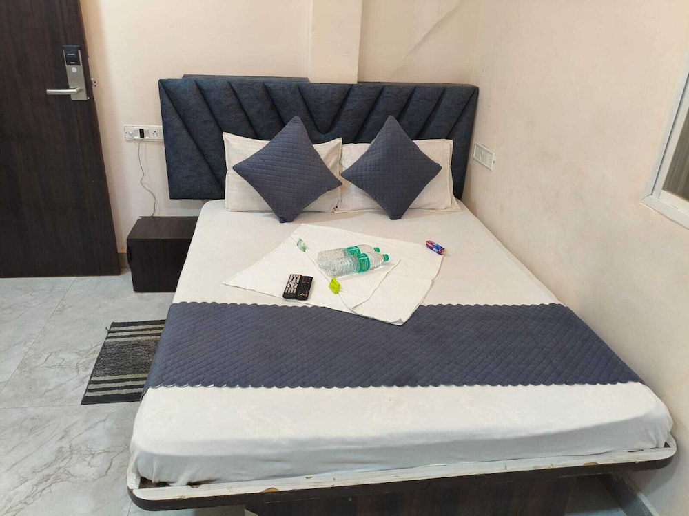 Shri Radha hotels