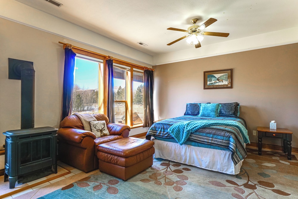 Mtn-view Getaway w/ On-site Trails in Fairplay!