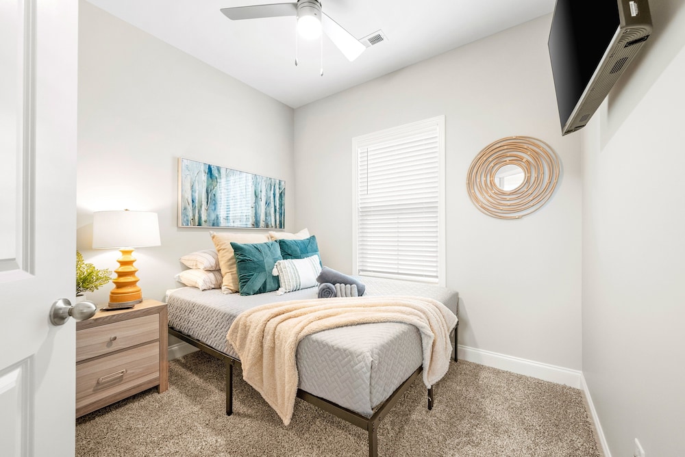 Adam's Downtown Retreat w/ Rooftop Access