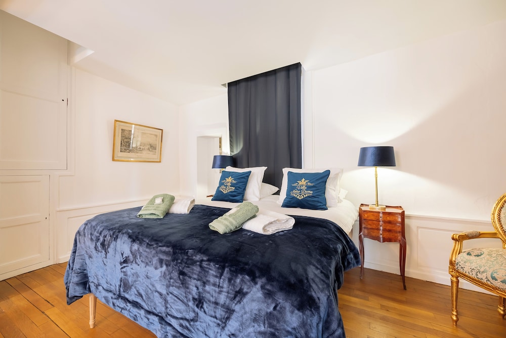 Les suites de Notre Dame Luxury Cottage