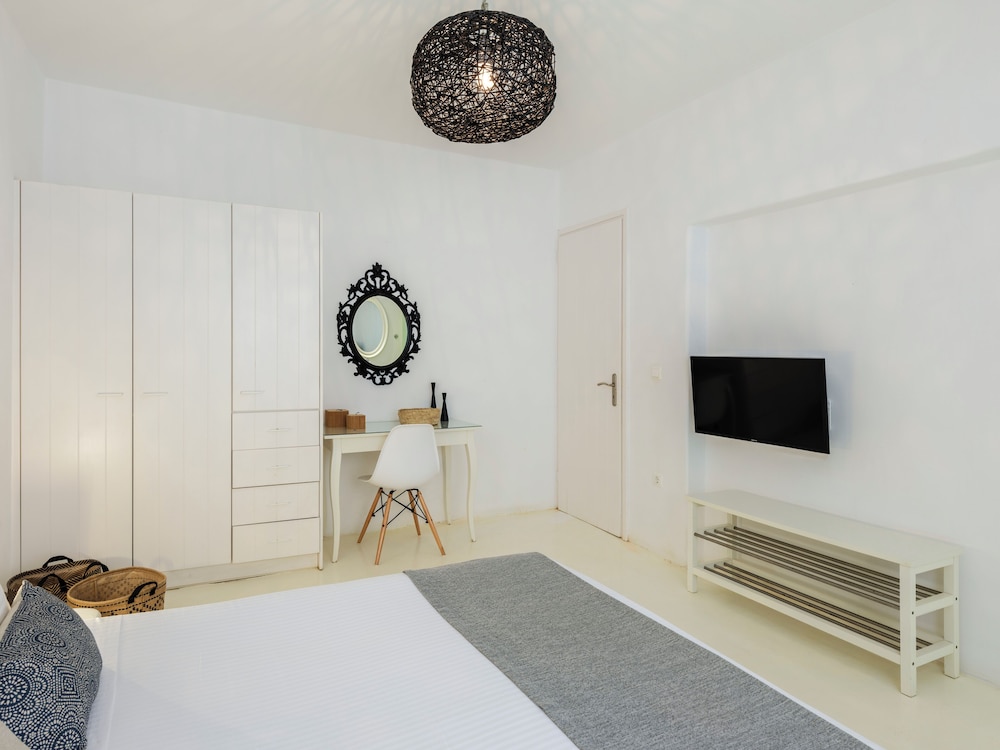 Mykonist Merchia Beach Villas & Suites