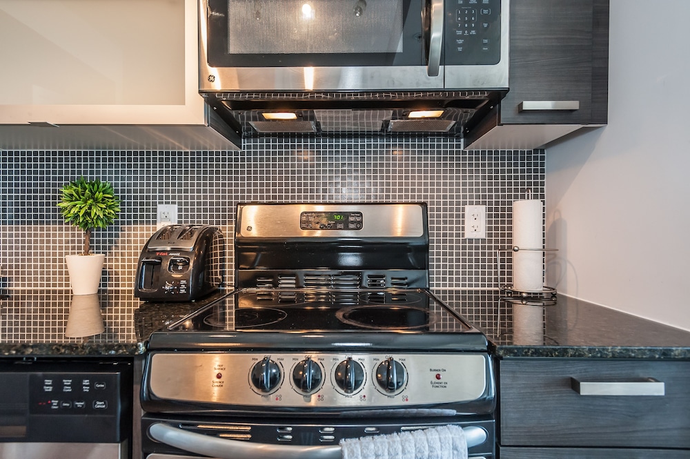 Life Suites Soho 2 Bed - 2 Bath CN Tower View