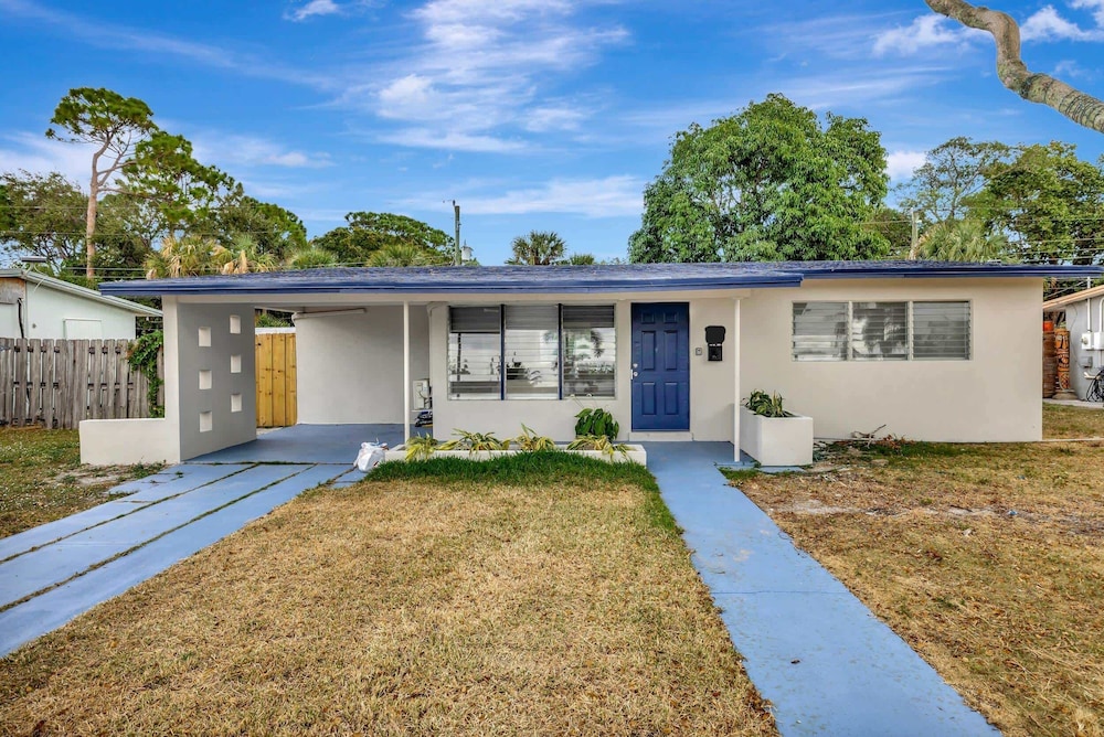 Pompano Beach Bungalow for 5!