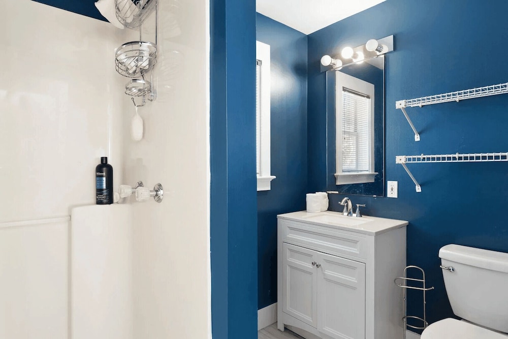 30A Grayt'n Greatful by Avantstay Charming Home+cottage, Walk to Western Lake