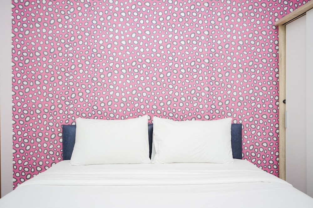 Cozy and Good Location Studio Apartment M-Town Residence view 3