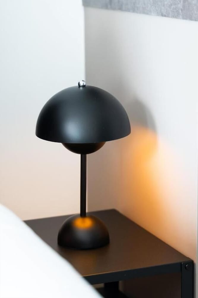 Velvet Luxury Studios in the City Center by BiNobi!