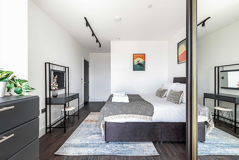Stylish and Bright West London Gem