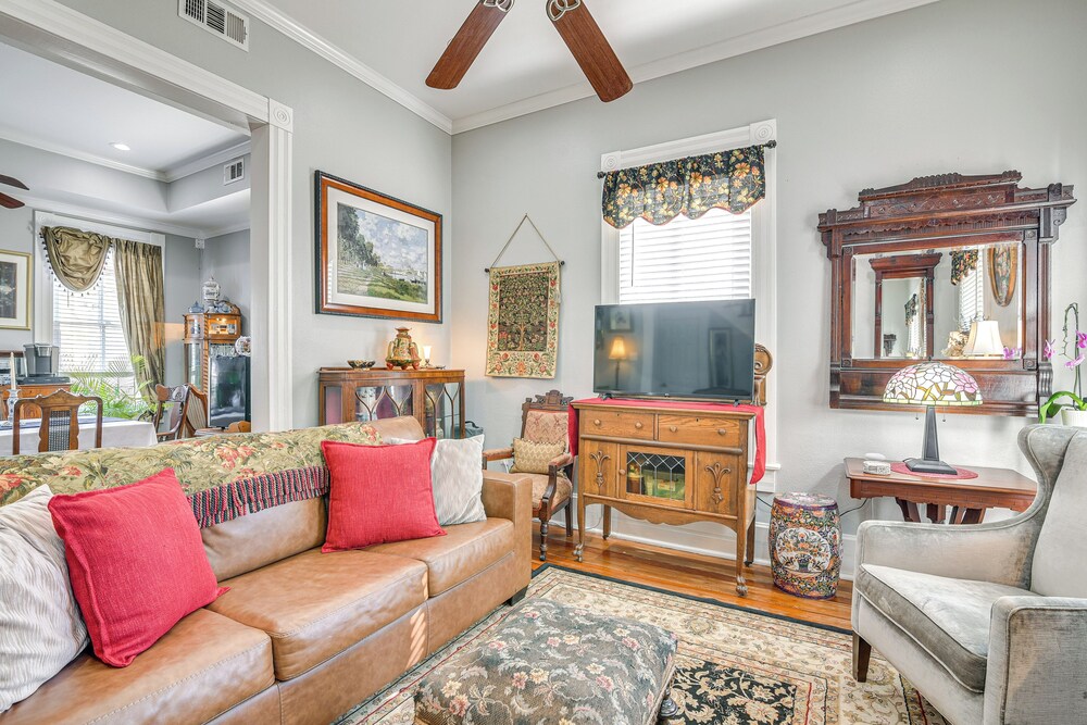 Walk to the Strand: Hideaway Haven Retreat