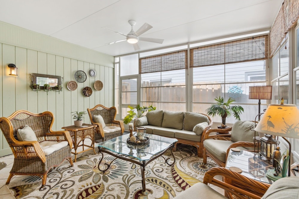 2754 1st Ave. A 2 Bedroom Duplex